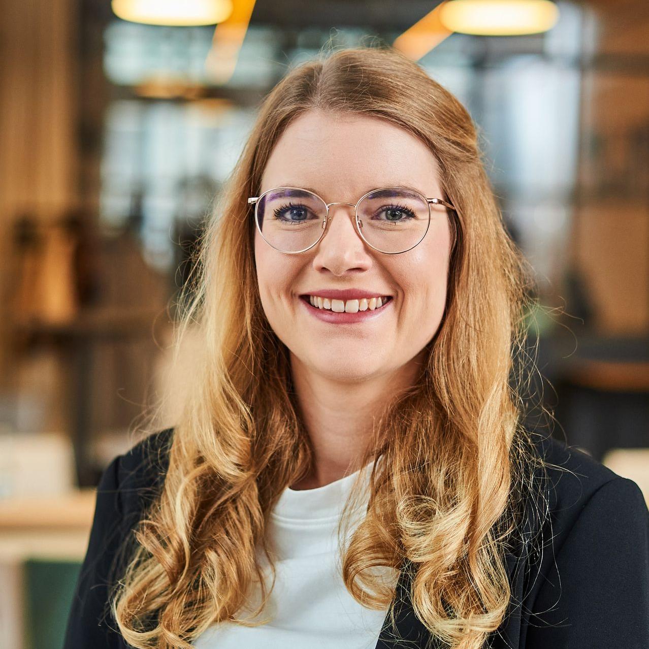 Dr. Nadine Hüning